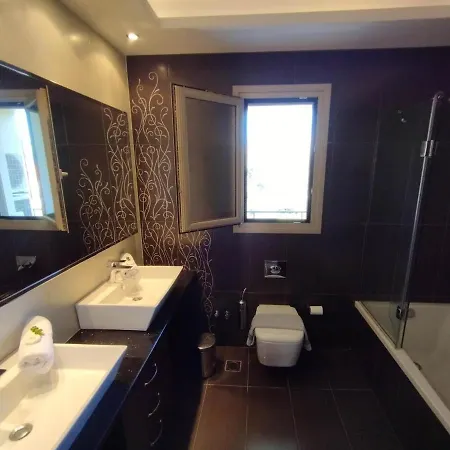 D'angelos Apartment *